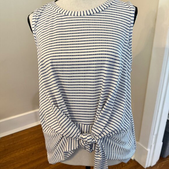 Skies are Blue Bundle Blouse and Sleeveless Shirt Size M  2 items FOR 1 - Picture 2 of 5